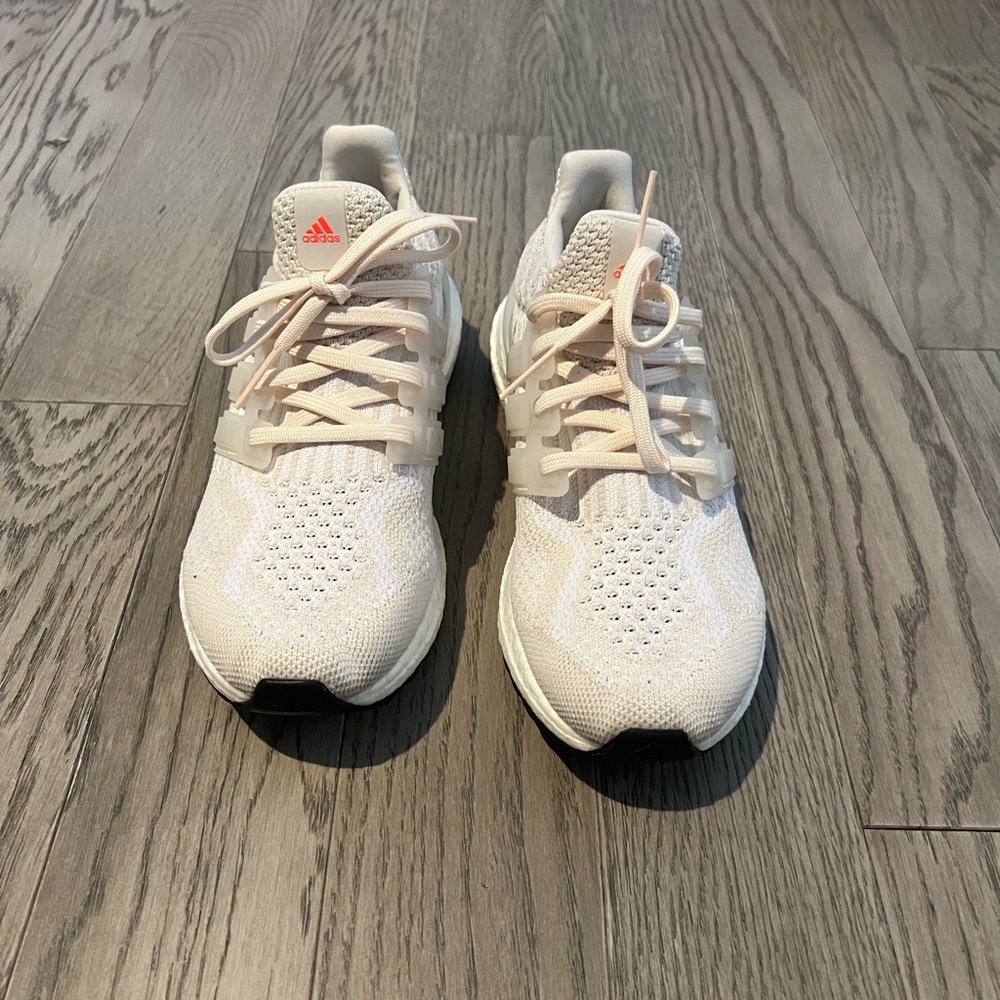 Women’s Adidas Ultra Boost 5.0 DNA size 7.5
